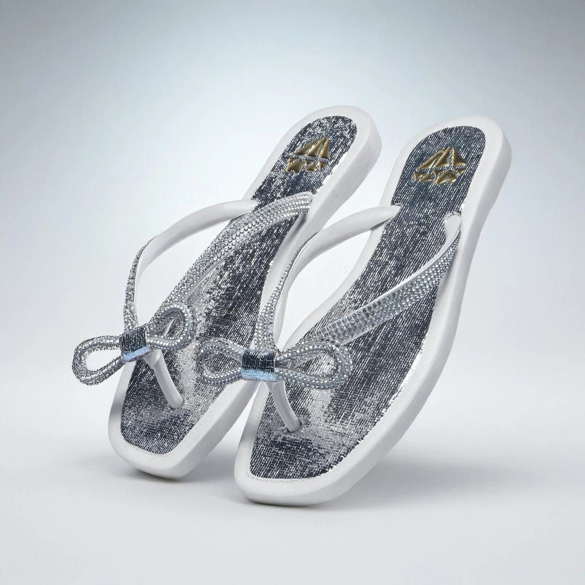 Chinelo Feminino Metalizado com Laço